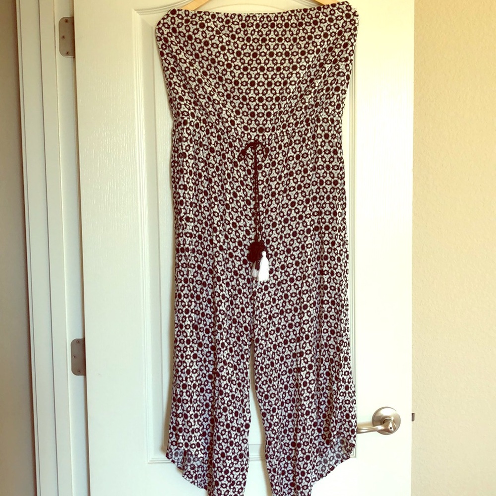 Strapless cropped jumpsuit.